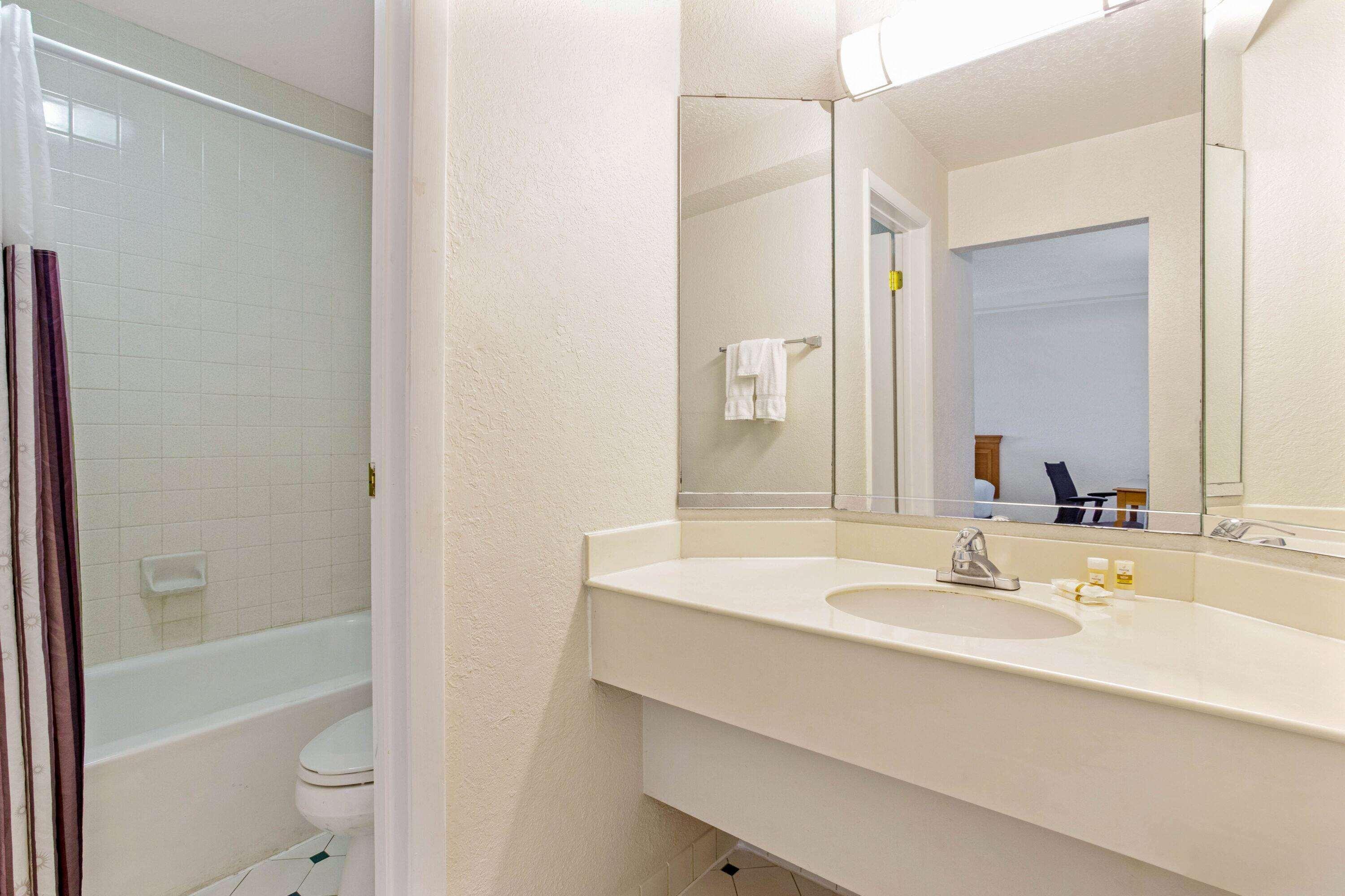 La Quinta Inn By Wyndham Tampa Bay Pinellas Park Clearwater Exterior foto